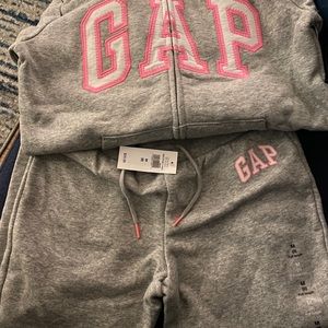 New with tags toddler Gap kids sweatsuit